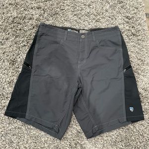 Mens KUHL Size 34 100% Nylon shorts.